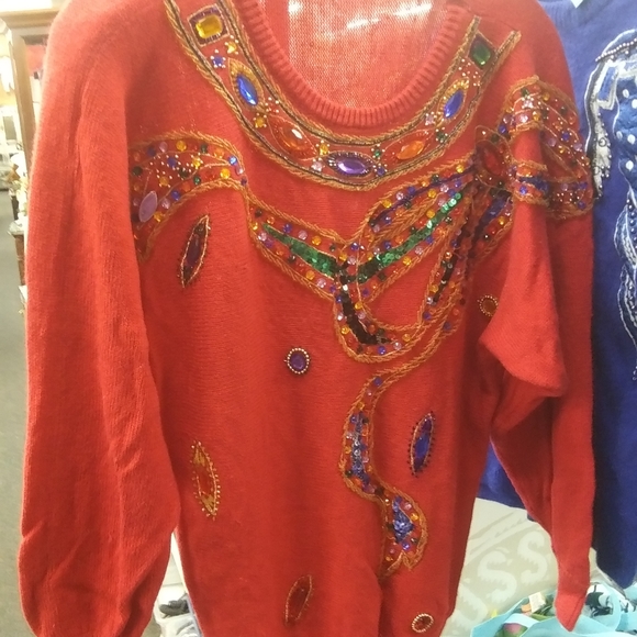 Red sweater - Picture 5 of 9